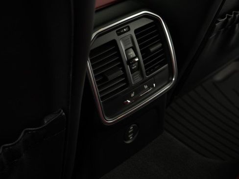 Used 2022 Porsche Macan AWD/4WD image 50