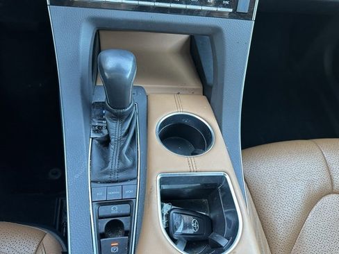 Used 2020 Toyota Avalon Limited image 23