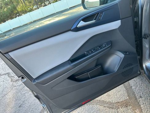 Certified 2023 Volkswagen Taos SE image 16