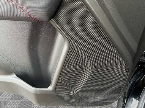 Certified 2025 Chevrolet Colorado Z71 w/ Midnight Edition image 24