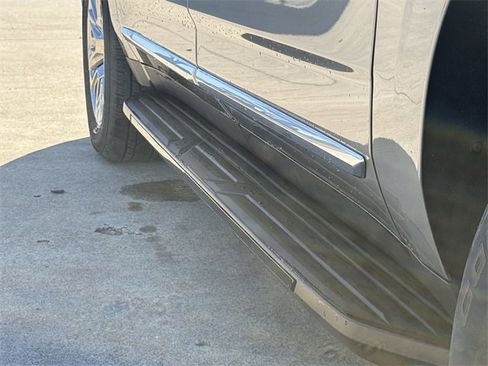 Used 2025 GMC Yukon XL Denali image 10