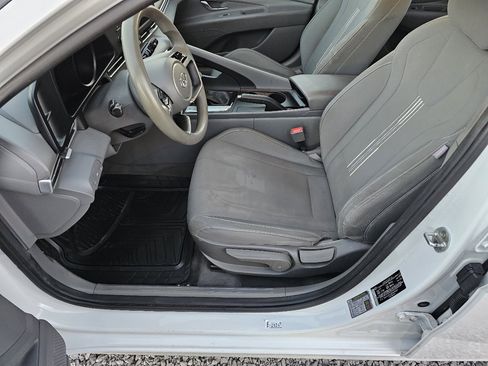 Used 2022 Hyundai Elantra SEL image 15