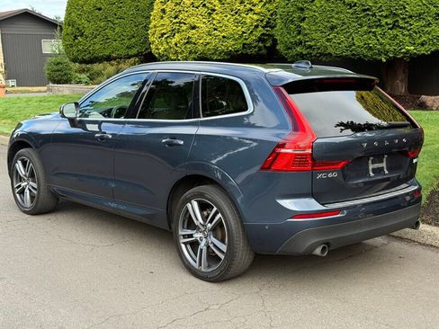 Used 2018 Volvo XC60 T5 Momentum w/ Convenience Package image 3