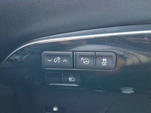 Used 2022 Toyota Prius LE FWD image 9