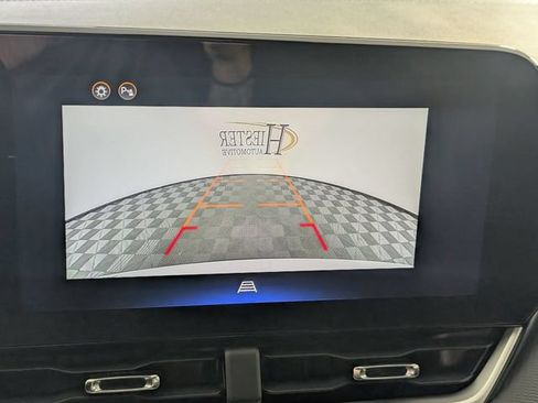 Used 2025 Chevrolet Equinox LT FWD image 19