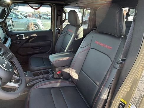 Used 2025 Jeep Gladiator Rubicon image 13