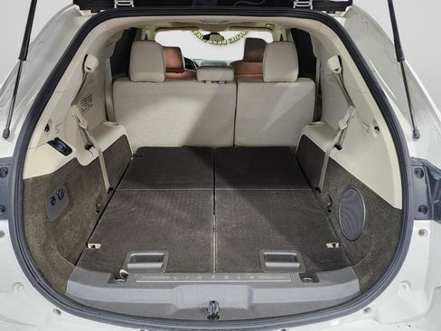 Used 2013 Lincoln MKT FWD image 16