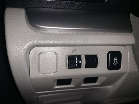 Used 2017 Subaru Forester 2.5i Premium w/ All-Weather Package image 14