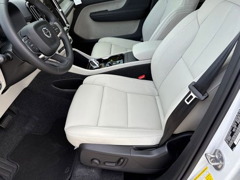 New 2026 Volvo XC40 B4 Plus w/ Protection Package Premier FWD image 15