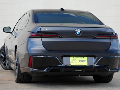 Used 2023 BMW i7 xDrive60 AWD/4WD image 6