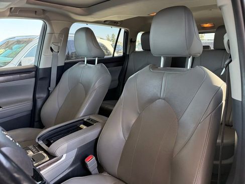 Used 2022 Toyota Highlander Limited AWD/4WD image 3