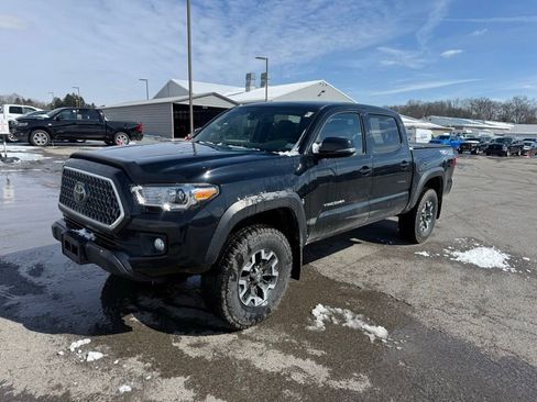 Used 2019 Toyota Tacoma TRD Off-Road image 3