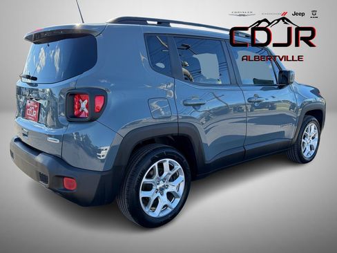 Used 2018 Jeep Renegade Latitude w/ Popular Equipment Group image 3