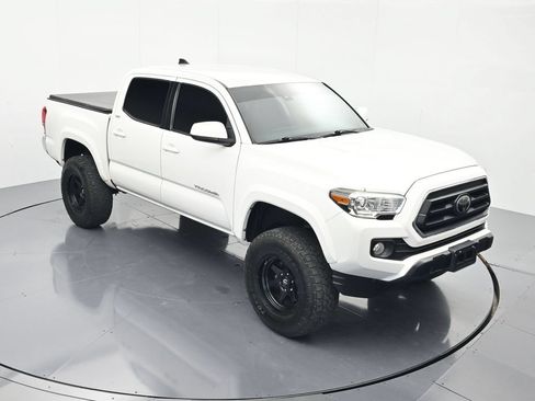 Used 2021 Toyota Tacoma SR5 AWD/4WD image 31