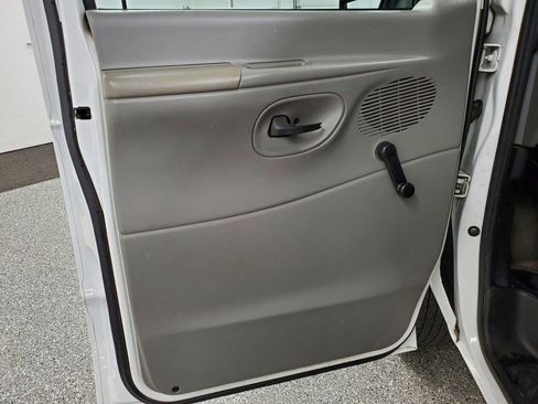 Used 2006 Ford E-150 and Econoline 150 image 12