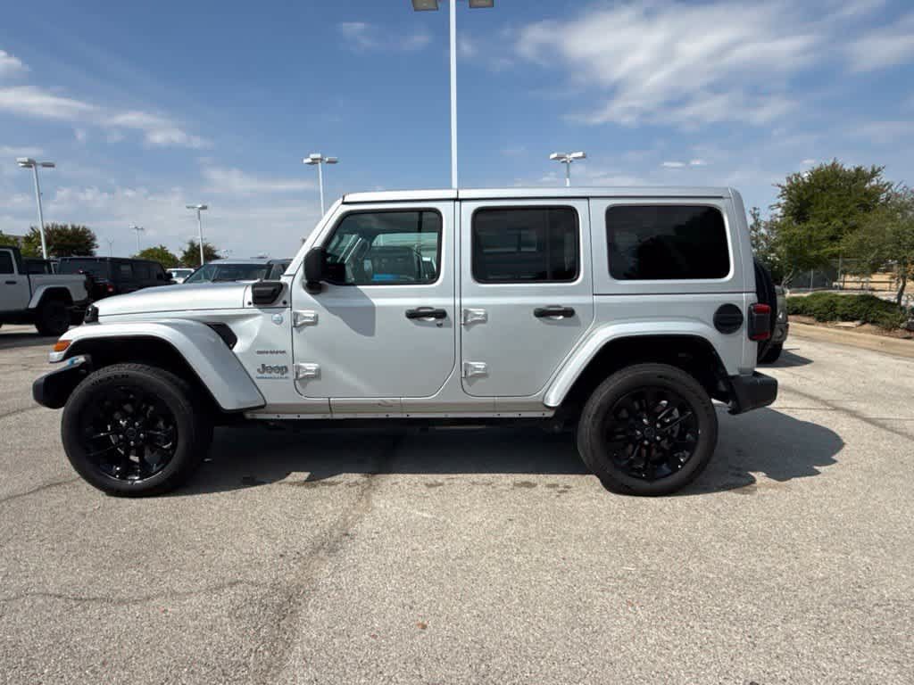 Used 2024 Jeep Wrangler Unlimited Sahara AWD/4WD image 2