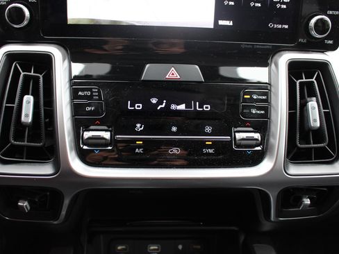 Used 2023 Kia Sorento S w/ Panoramic Sunroof Package image 21