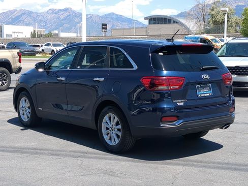 Used 2019 Kia Sorento AWD V6 image 4