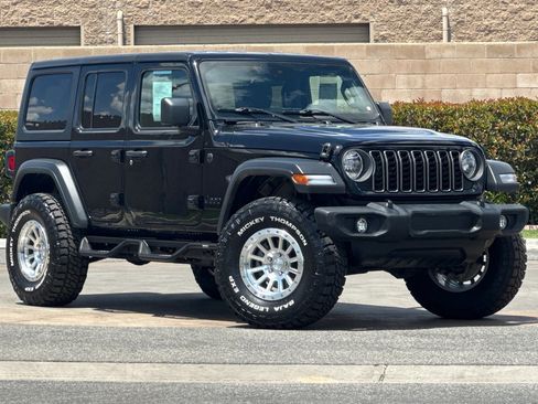 Used 2025 Jeep Wrangler Unlimited Sport AWD/4WD image 2