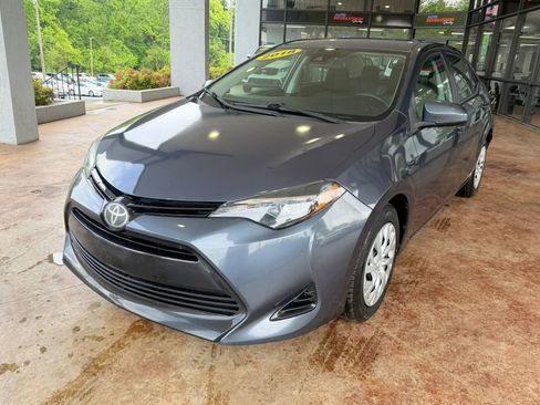 Used 2018 Toyota Corolla LE FWD image 3