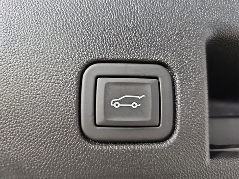 Used 2023 Chevrolet Equinox LT image 18