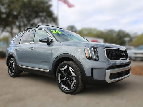 Certified 2024 Kia Telluride EX w/ EX Captain's Chair Package image 4