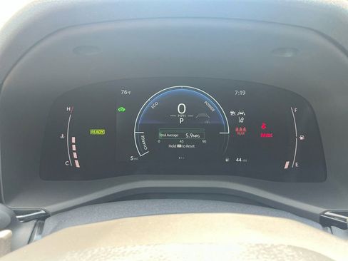 Used 2025 Toyota Camry SE w/ Convenience Package FWD image 21