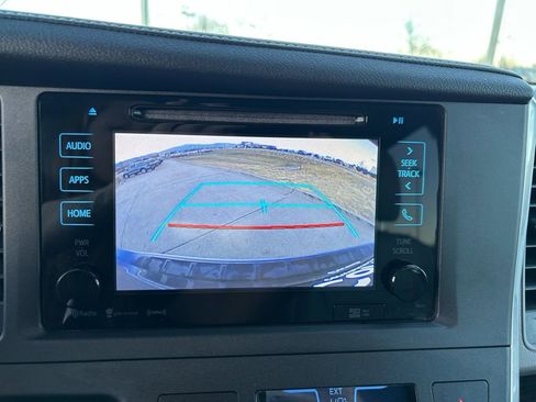 Used 2016 Toyota Sienna XLE Premium image 16