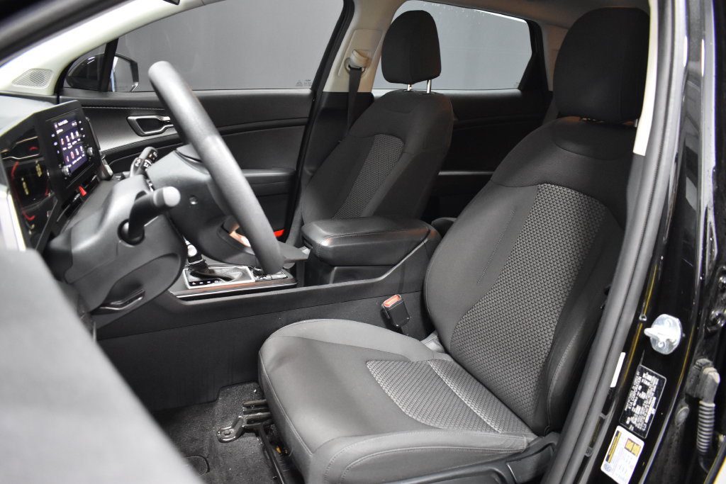 Used 2024 Kia Sportage LX FWD image 5