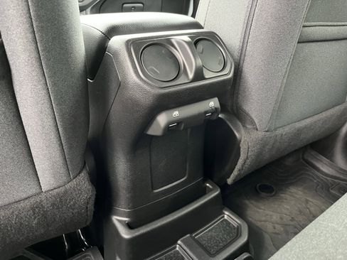 Used 2024 Jeep Wrangler Unlimited image 17