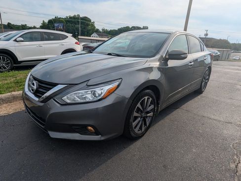 Used 2016 Nissan Altima 2.5 SV w/ Convenience Package FWD image 3