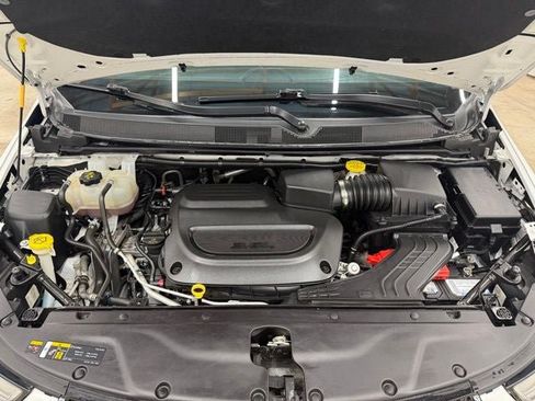 Used 2024 Chrysler Pacifica Touring-L FWD image 29