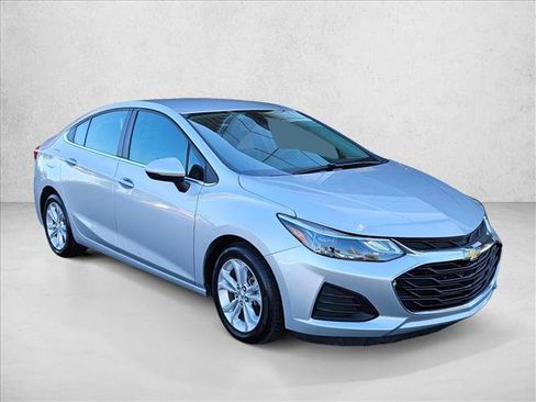 Used 2019 Chevrolet Cruze LT w/ Convenience Package image 3