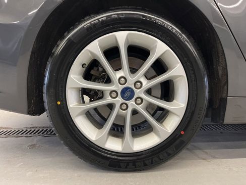 Used 2020 Ford Fusion SE image 38