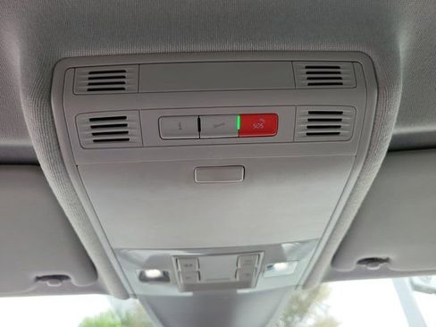 Certified 2024 Volkswagen Tiguan SE image 35