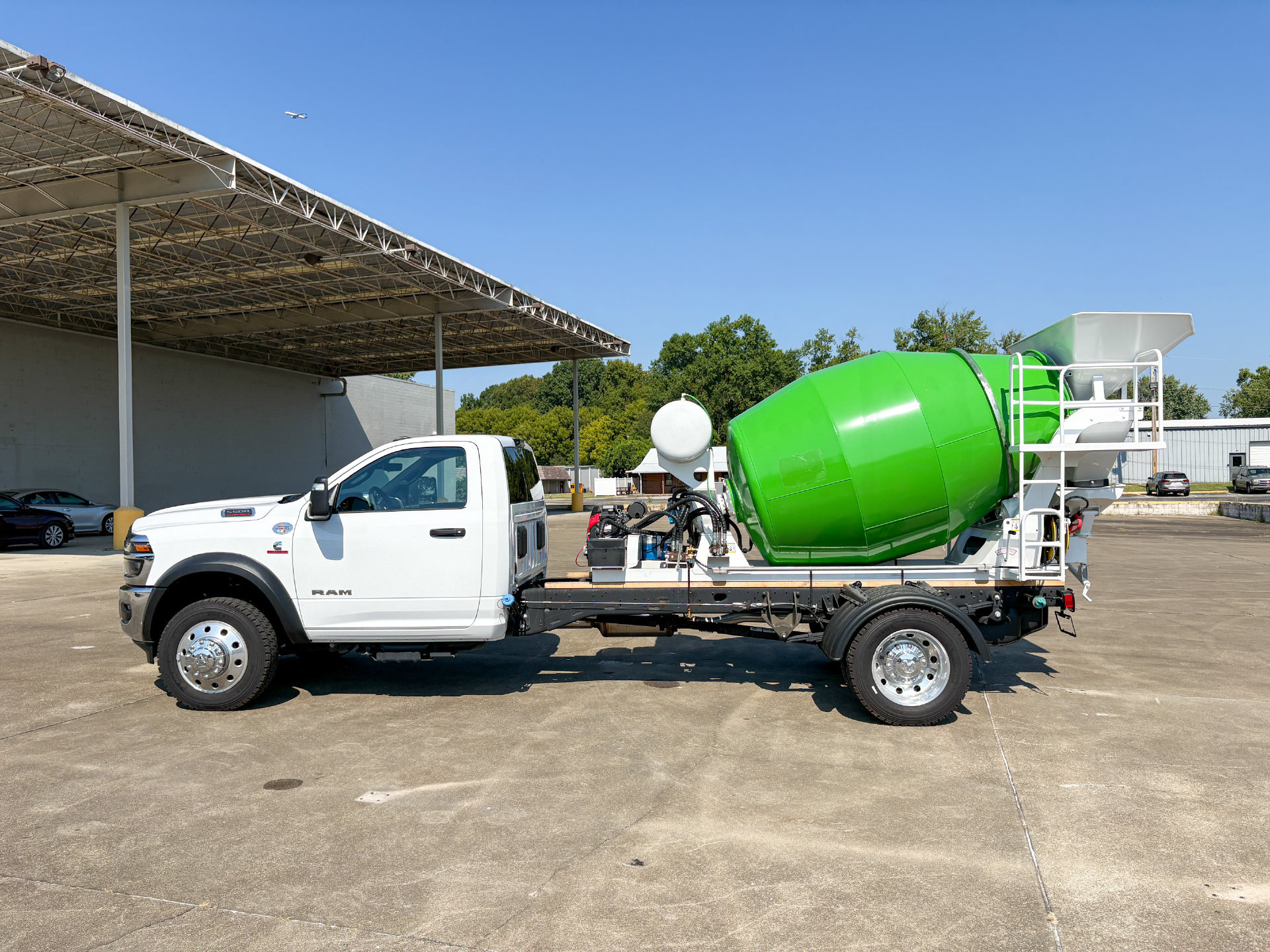 Used 2025 RAM 5500 4x4 Regular Cab image 4