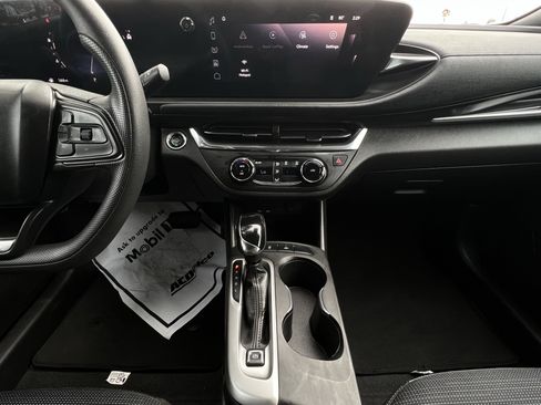 Used 2025 Buick Envista Preferred image 16