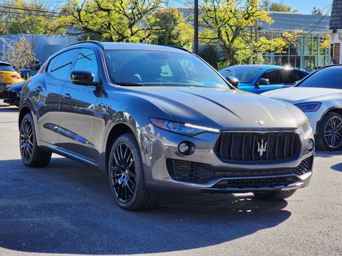 Used 2021 Maserati Levante Base image 2
