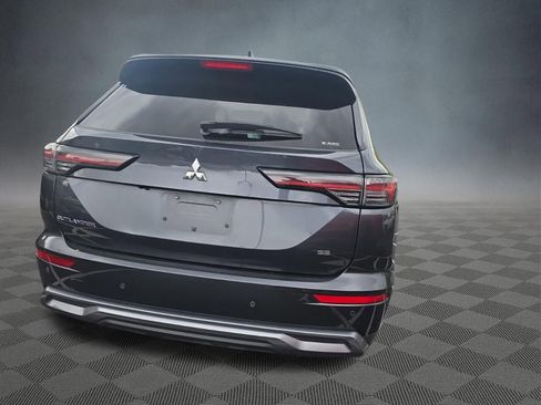 Used 2025 Mitsubishi Outlander AWD image 6