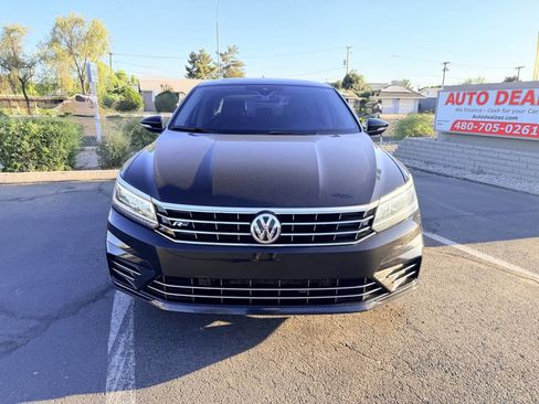 Used 2019 Volkswagen Passat 2.0T SE R-Line image 2