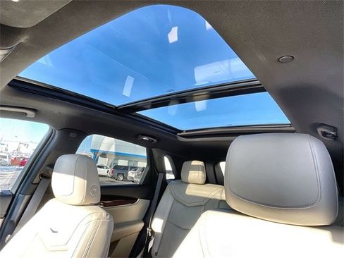 Used 2018 Cadillac XT5 Premium Luxury image 19