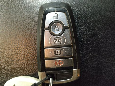 Used 2019 Ford Explorer XLT w/ Equipment Group 202A FWD image 32
