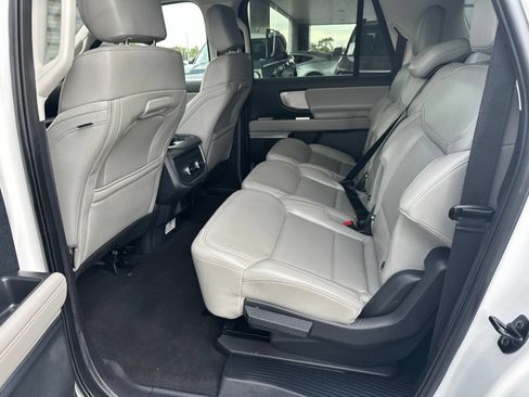 Used 2025 Ford Expedition Max Active AWD/4WD image 4