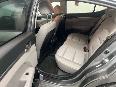 Used 2017 Hyundai Elantra SE image 14