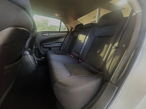 Used 2019 Chrysler 300 Touring w/ Sport Appearance Package image 7