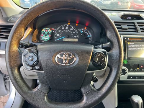 Used 2014 Toyota Camry FWD image 25