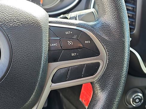 Used 2019 Jeep Cherokee Latitude w/ Popular Appearance Group image 21