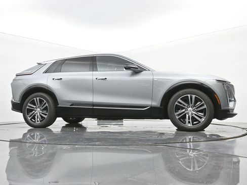 New 2025 Cadillac Lyriq Luxury image 21