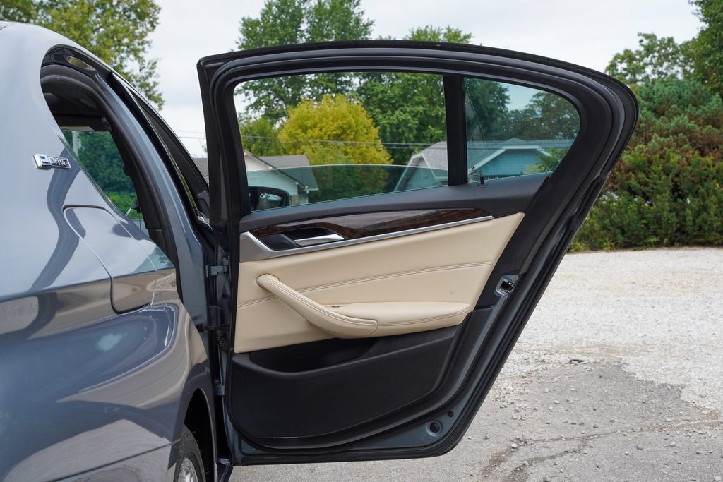 Used 2019 BMW 530e RWD image 34