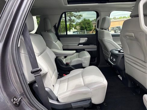 Used 2025 Ford Expedition Active AWD/4WD image 13